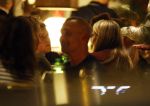 Amsterdam 11 september 2025
Linda de Mol Jeroen Rietbergen Noa Vahle Julian Vahle en zijn vriendin Chelsea Weimar zijn gezellig uitetetn in de nieuwe Hotspot van Amsterdam Restaurant Toet . Ook Ruud Gullit en zijn vriendin Karin de Rooij waren aanwezig .