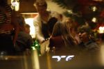 Amsterdam 11 september 2025
Linda de Mol Jeroen Rietbergen Noa Vahle Julian Vahle en zijn vriendin Chelsea Weimar zijn gezellig uitetetn in de nieuwe Hotspot van Amsterdam Restaurant Toet . Ook Ruud Gullit en zijn vriendin Karin de Rooij waren aanwezig .