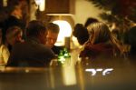 Amsterdam 11 september 2025
Linda de Mol Jeroen Rietbergen Noa Vahle Julian Vahle en zijn vriendin Chelsea Weimar zijn gezellig uitetetn in de nieuwe Hotspot van Amsterdam Restaurant Toet . Ook Ruud Gullit en zijn vriendin Karin de Rooij waren aanwezig .