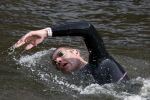 Amsterdam 6  september 2025
Maarten v d Weijden zwemt 75 km in 24 uur voor Jeugdfonds Sport Cultuur amsterdam . Zijn vriendin Anne begeleidt hem met een sloep .