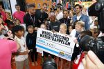 Amsterdam 6  september 2025
Maarten v d Weijden zwemt 75 km in 24 uur voor Jeugdfonds Sport Cultuur amsterdam . Zijn vriendin Anne begeleidt hem met een sloep .