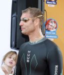 Amsterdam 6  september 2025
Maarten v d Weijden zwemt 75 km in 24 uur voor Jeugdfonds Sport Cultuur amsterdam . Zijn vriendin Anne begeleidt hem met een sloep .