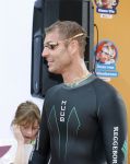 Amsterdam 6  september 2025
Maarten v d Weijden zwemt 75 km in 24 uur voor Jeugdfonds Sport Cultuur amsterdam . Zijn vriendin Anne begeleidt hem met een sloep .