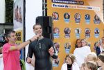 Amsterdam 6  september 2025
Maarten v d Weijden zwemt 75 km in 24 uur voor Jeugdfonds Sport Cultuur amsterdam . Zijn vriendin Anne begeleidt hem met een sloep .