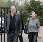 Rotterdam 20 september 2025
Crematie Gerard Cox bij crematorium de Hoeksche Waard. Marco Louwerens  met vrouw