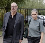 Rotterdam 20 september 2025
Crematie Gerard Cox bij crematorium de Hoeksche Waard. Marco Louwerens  met vrouw