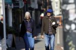 Amsterdam 29 september 2025
Owen Schumacher met zijn vrouw op straat in Amsterdam zuid.