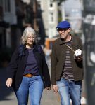 Amsterdam 29 september 2025
Owen Schumacher met zijn vrouw op straat in Amsterdam zuid.