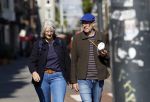 Amsterdam 29 september 2025
Owen Schumacher met zijn vrouw op straat in Amsterdam zuid.