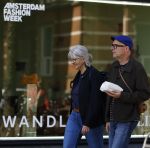 Amsterdam 29 september 2025
Owen Schumacher met zijn vrouw op straat in Amsterdam zuid.