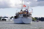 Amsterdam 24 augustus 202
Prins Maurits en Prinses MarilÃ¨ne hebben drie kinderen: Anna (geboren in 2001), Lucas (geboren in 2002), en Felicia (geboren in 2005). Hun volledige achternaam is Van Lippe-Biesterfeld van Vollenhoven . Prins Maurits neemt met zijn gezin de Vlootschouw af tijdens de laatste dag van Sail. Ze varen met de Groene Draeck. Yacht de Piet Hein die vroeger van Prinses Juliana en Prins Bernhard was