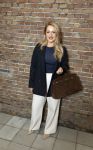 Amsterdam 18 september 2025
Prinses Eloise organiseert samen met Attire Amsterdam en My Lima Lima een modeshow . Haar ouders, Prins Constantijn en moeder Prinses Laurentien zijn natuurlijk aanwezig . Pleun Bierbooms