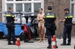 Amsterdam 1 september 2025
Blote man op straat in Amsterdam zuid met politie erbij