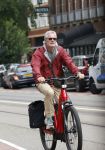 Amsterdam 1 september 2025
Porgy Franssen op de electrische fiets in Amsterdam zuid.