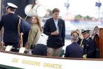 Amsterdam 24 augustus 202
Prins Maurits en Prinses MarilÃ¨ne hebben drie kinderen: Anna (geboren in 2001), Lucas (geboren in 2002), en Felicia (geboren in 2005). Hun volledige achternaam is Van Lippe-Biesterfeld van Vollenhoven . Prins Maurits neemt met zijn gezin de Vlootschouw af tijdens de laatste dag van Sail. Ze varen met de Groene Draeck.