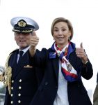 Amsterdam 24 augustus 202
Prins Maurits en Prinses MarilÃ¨ne hebben drie kinderen: Anna (geboren in 2001), Lucas (geboren in 2002), en Felicia (geboren in 2005). Hun volledige achternaam is Van Lippe-Biesterfeld van Vollenhoven . Prins Maurits neemt met zijn gezin de Vlootschouw af tijdens de laatste dag van Sail. Ze varen met de Groene Draeck.