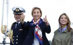 Amsterdam 24 augustus 202
Prins Maurits en Prinses MarilÃ¨ne hebben drie kinderen: Anna (geboren in 2001), Lucas (geboren in 2002), en Felicia (geboren in 2005). Hun volledige achternaam is Van Lippe-Biesterfeld van Vollenhoven . Prins Maurits neemt met zijn gezin de Vlootschouw af tijdens de laatste dag van Sail. Ze varen met de Groene Draeck.