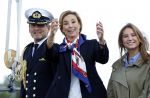Amsterdam 24 augustus 202
Prins Maurits en Prinses MarilÃ¨ne hebben drie kinderen: Anna (geboren in 2001), Lucas (geboren in 2002), en Felicia (geboren in 2005). Hun volledige achternaam is Van Lippe-Biesterfeld van Vollenhoven . Prins Maurits neemt met zijn gezin de Vlootschouw af tijdens de laatste dag van Sail. Ze varen met de Groene Draeck.