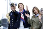 Amsterdam 24 augustus 202
Prins Maurits en Prinses MarilÃ¨ne hebben drie kinderen: Anna (geboren in 2001), Lucas (geboren in 2002), en Felicia (geboren in 2005). Hun volledige achternaam is Van Lippe-Biesterfeld van Vollenhoven . Prins Maurits neemt met zijn gezin de Vlootschouw af tijdens de laatste dag van Sail. Ze varen met de Groene Draeck.