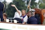 Amsterdam 24 augustus 202
Prins Maurits en Prinses MarilÃ¨ne hebben drie kinderen: Anna (geboren in 2001), Lucas (geboren in 2002), en Felicia (geboren in 2005). Hun volledige achternaam is Van Lippe-Biesterfeld van Vollenhoven . Prins Maurits neemt met zijn gezin de Vlootschouw af tijdens de laatste dag van Sail. Ze varen met de Groene Draeck.