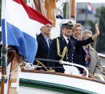 Amsterdam 24 augustus 202
Prins Maurits en Prinses MarilÃ¨ne hebben drie kinderen: Anna (geboren in 2001), Lucas (geboren in 2002), en Felicia (geboren in 2005). Hun volledige achternaam is Van Lippe-Biesterfeld van Vollenhoven . Prins Maurits neemt met zijn gezin de Vlootschouw af tijdens de laatste dag van Sail. Ze varen met de Groene Draeck.