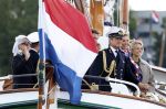 Amsterdam 24 augustus 202
Prins Maurits en Prinses MarilÃ¨ne hebben drie kinderen: Anna (geboren in 2001), Lucas (geboren in 2002), en Felicia (geboren in 2005). Hun volledige achternaam is Van Lippe-Biesterfeld van Vollenhoven . Prins Maurits neemt met zijn gezin de Vlootschouw af tijdens de laatste dag van Sail. Ze varen met de Groene Draeck.