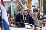 Amsterdam 24 augustus 202
Prins Maurits en Prinses MarilÃ¨ne hebben drie kinderen: Anna (geboren in 2001), Lucas (geboren in 2002), en Felicia (geboren in 2005). Hun volledige achternaam is Van Lippe-Biesterfeld van Vollenhoven . Prins Maurits neemt met zijn gezin de Vlootschouw af tijdens de laatste dag van Sail. Ze varen met de Groene Draeck.