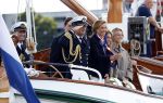 Amsterdam 24 augustus 202
Prins Maurits en Prinses MarilÃ¨ne hebben drie kinderen: Anna (geboren in 2001), Lucas (geboren in 2002), en Felicia (geboren in 2005). Hun volledige achternaam is Van Lippe-Biesterfeld van Vollenhoven . Prins Maurits neemt met zijn gezin de Vlootschouw af tijdens de laatste dag van Sail. Ze varen met de Groene Draeck.