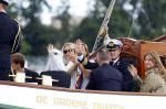 Amsterdam 24 augustus 202
Prins Maurits en Prinses MarilÃ¨ne hebben drie kinderen: Anna (geboren in 2001), Lucas (geboren in 2002), en Felicia (geboren in 2005). Hun volledige achternaam is Van Lippe-Biesterfeld van Vollenhoven . Prins Maurits neemt met zijn gezin de Vlootschouw af tijdens de laatste dag van Sail. Ze varen met de Groene Draeck.