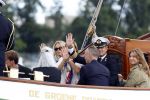 Amsterdam 24 augustus 202
Prins Maurits en Prinses MarilÃ¨ne hebben drie kinderen: Anna (geboren in 2001), Lucas (geboren in 2002), en Felicia (geboren in 2005). Hun volledige achternaam is Van Lippe-Biesterfeld van Vollenhoven . Prins Maurits neemt met zijn gezin de Vlootschouw af tijdens de laatste dag van Sail. Ze varen met de Groene Draeck.