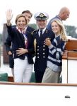 Amsterdam 24 augustus 202
Prins Maurits en Prinses MarilÃ¨ne hebben drie kinderen: Anna (geboren in 2001), Lucas (geboren in 2002), en Felicia (geboren in 2005). Hun volledige achternaam is Van Lippe-Biesterfeld van Vollenhoven . Prins Maurits neemt met zijn gezin de Vlootschouw af tijdens de laatste dag van Sail. Ze varen met de Groene Draeck.