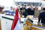 Amsterdam 24 augustus 202
Prins Maurits en Prinses MarilÃ¨ne hebben drie kinderen: Anna (geboren in 2001), Lucas (geboren in 2002), en Felicia (geboren in 2005). Hun volledige achternaam is Van Lippe-Biesterfeld van Vollenhoven . Prins Maurits neemt met zijn gezin de Vlootschouw af tijdens de laatste dag van Sail. Ze varen met de Groene Draeck.