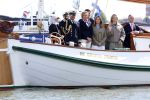 Amsterdam 24 augustus 202
Prins Maurits en Prinses MarilÃ¨ne hebben drie kinderen: Anna (geboren in 2001), Lucas (geboren in 2002), en Felicia (geboren in 2005). Hun volledige achternaam is Van Lippe-Biesterfeld van Vollenhoven . Prins Maurits neemt met zijn gezin de Vlootschouw af tijdens de laatste dag van Sail. Ze varen met de Groene Draeck.