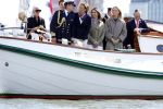 Amsterdam 24 augustus 202
Prins Maurits en Prinses MarilÃ¨ne hebben drie kinderen: Anna (geboren in 2001), Lucas (geboren in 2002), en Felicia (geboren in 2005). Hun volledige achternaam is Van Lippe-Biesterfeld van Vollenhoven . Prins Maurits neemt met zijn gezin de Vlootschouw af tijdens de laatste dag van Sail. Ze varen met de Groene Draeck.