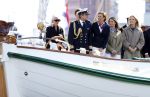 Amsterdam 24 augustus 202
Prins Maurits en Prinses MarilÃ¨ne hebben drie kinderen: Anna (geboren in 2001), Lucas (geboren in 2002), en Felicia (geboren in 2005). Hun volledige achternaam is Van Lippe-Biesterfeld van Vollenhoven . Prins Maurits neemt met zijn gezin de Vlootschouw af tijdens de laatste dag van Sail. Ze varen met de Groene Draeck.