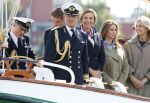 Amsterdam 24 augustus 202
Prins Maurits en Prinses MarilÃ¨ne hebben drie kinderen: Anna (geboren in 2001), Lucas (geboren in 2002), en Felicia (geboren in 2005). Hun volledige achternaam is Van Lippe-Biesterfeld van Vollenhoven . Prins Maurits neemt met zijn gezin de Vlootschouw af tijdens de laatste dag van Sail. Ze varen met de Groene Draeck.