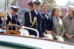 Amsterdam 24 augustus 202
Prins Maurits en Prinses MarilÃ¨ne hebben drie kinderen: Anna (geboren in 2001), Lucas (geboren in 2002), en Felicia (geboren in 2005). Hun volledige achternaam is Van Lippe-Biesterfeld van Vollenhoven . Prins Maurits neemt met zijn gezin de Vlootschouw af tijdens de laatste dag van Sail. Ze varen met de Groene Draeck.