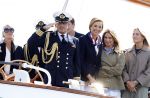 Amsterdam 24 augustus 202
Prins Maurits en Prinses MarilÃ¨ne hebben drie kinderen: Anna (geboren in 2001), Lucas (geboren in 2002), en Felicia (geboren in 2005). Hun volledige achternaam is Van Lippe-Biesterfeld van Vollenhoven . Prins Maurits neemt met zijn gezin de Vlootschouw af tijdens de laatste dag van Sail. Ze varen met de Groene Draeck.