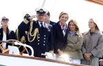 Amsterdam 24 augustus 202
Prins Maurits en Prinses MarilÃ¨ne hebben drie kinderen: Anna (geboren in 2001), Lucas (geboren in 2002), en Felicia (geboren in 2005). Hun volledige achternaam is Van Lippe-Biesterfeld van Vollenhoven . Prins Maurits neemt met zijn gezin de Vlootschouw af tijdens de laatste dag van Sail. Ze varen met de Groene Draeck.
