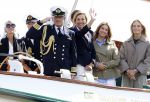 Amsterdam 24 augustus 202
Prins Maurits en Prinses MarilÃ¨ne hebben drie kinderen: Anna (geboren in 2001), Lucas (geboren in 2002), en Felicia (geboren in 2005). Hun volledige achternaam is Van Lippe-Biesterfeld van Vollenhoven . Prins Maurits neemt met zijn gezin de Vlootschouw af tijdens de laatste dag van Sail. Ze varen met de Groene Draeck.