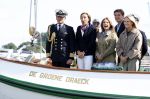 Amsterdam 24 augustus 202
Prins Maurits en Prinses MarilÃ¨ne hebben drie kinderen: Anna (geboren in 2001), Lucas (geboren in 2002), en Felicia (geboren in 2005). Hun volledige achternaam is Van Lippe-Biesterfeld van Vollenhoven . Prins Maurits neemt met zijn gezin de Vlootschouw af tijdens de laatste dag van Sail. Ze varen met de Groene Draeck.