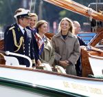 Amsterdam 24 augustus 202
Prins Maurits en Prinses MarilÃ¨ne hebben drie kinderen: Anna (geboren in 2001), Lucas (geboren in 2002), en Felicia (geboren in 2005). Hun volledige achternaam is Van Lippe-Biesterfeld van Vollenhoven . Prins Maurits neemt met zijn gezin de Vlootschouw af tijdens de laatste dag van Sail. Ze varen met de Groene Draeck.
