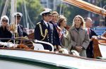 Amsterdam 24 augustus 202
Prins Maurits en Prinses MarilÃ¨ne hebben drie kinderen: Anna (geboren in 2001), Lucas (geboren in 2002), en Felicia (geboren in 2005). Hun volledige achternaam is Van Lippe-Biesterfeld van Vollenhoven . Prins Maurits neemt met zijn gezin de Vlootschouw af tijdens de laatste dag van Sail. Ze varen met de Groene Draeck.