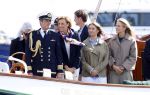 Amsterdam 24 augustus 202
Prins Maurits en Prinses MarilÃ¨ne hebben drie kinderen: Anna (geboren in 2001), Lucas (geboren in 2002), en Felicia (geboren in 2005). Hun volledige achternaam is Van Lippe-Biesterfeld van Vollenhoven . Prins Maurits neemt met zijn gezin de Vlootschouw af tijdens de laatste dag van Sail. Ze varen met de Groene Draeck.