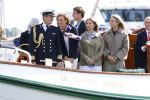 Amsterdam 24 augustus 202
Prins Maurits en Prinses MarilÃ¨ne hebben drie kinderen: Anna (geboren in 2001), Lucas (geboren in 2002), en Felicia (geboren in 2005). Hun volledige achternaam is Van Lippe-Biesterfeld van Vollenhoven . Prins Maurits neemt met zijn gezin de Vlootschouw af tijdens de laatste dag van Sail. Ze varen met de Groene Draeck.