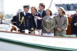 Amsterdam 24 augustus 202
Prins Maurits en Prinses MarilÃ¨ne hebben drie kinderen: Anna (geboren in 2001), Lucas (geboren in 2002), en Felicia (geboren in 2005). Hun volledige achternaam is Van Lippe-Biesterfeld van Vollenhoven . Prins Maurits neemt met zijn gezin de Vlootschouw af tijdens de laatste dag van Sail. Ze varen met de Groene Draeck.