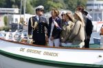 Amsterdam 24 augustus 202
Prins Maurits en Prinses MarilÃ¨ne hebben drie kinderen: Anna (geboren in 2001), Lucas (geboren in 2002), en Felicia (geboren in 2005). Hun volledige achternaam is Van Lippe-Biesterfeld van Vollenhoven . Prins Maurits neemt met zijn gezin de Vlootschouw af tijdens de laatste dag van Sail. Ze varen met de Groene Draeck.