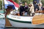 Amsterdam 24 augustus 202
Prins Maurits en Prinses MarilÃ¨ne hebben drie kinderen: Anna (geboren in 2001), Lucas (geboren in 2002), en Felicia (geboren in 2005). Hun volledige achternaam is Van Lippe-Biesterfeld van Vollenhoven . Prins Maurits neemt met zijn gezin de Vlootschouw af tijdens de laatste dag van Sail. Ze varen met de Groene Draeck.