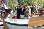 Amsterdam 24 augustus 202
Prins Maurits en Prinses MarilÃ¨ne hebben drie kinderen: Anna (geboren in 2001), Lucas (geboren in 2002), en Felicia (geboren in 2005). Hun volledige achternaam is Van Lippe-Biesterfeld van Vollenhoven . Prins Maurits neemt met zijn gezin de Vlootschouw af tijdens de laatste dag van Sail. Ze varen met de Groene Draeck.