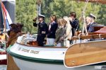 Amsterdam 24 augustus 202
Prins Maurits en Prinses MarilÃ¨ne hebben drie kinderen: Anna (geboren in 2001), Lucas (geboren in 2002), en Felicia (geboren in 2005). Hun volledige achternaam is Van Lippe-Biesterfeld van Vollenhoven . Prins Maurits neemt met zijn gezin de Vlootschouw af tijdens de laatste dag van Sail. Ze varen met de Groene Draeck.